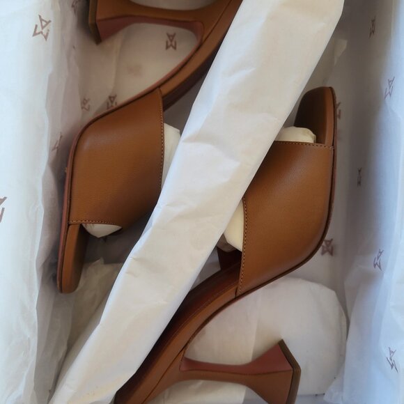 Amina Muaddi Lupita leather sandals size: 39 Nude/Beige/Camel - Picture 5 of 13